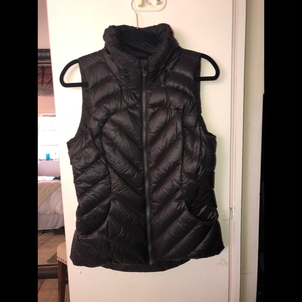 Lululemon down, fitted vest